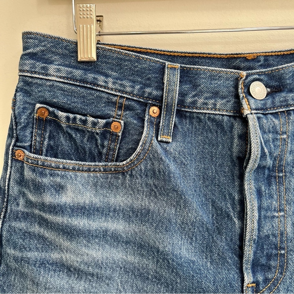 Levi’s premium cut off denim jean shorts 501 button fly women’s size 28 - Picture 3 of 9